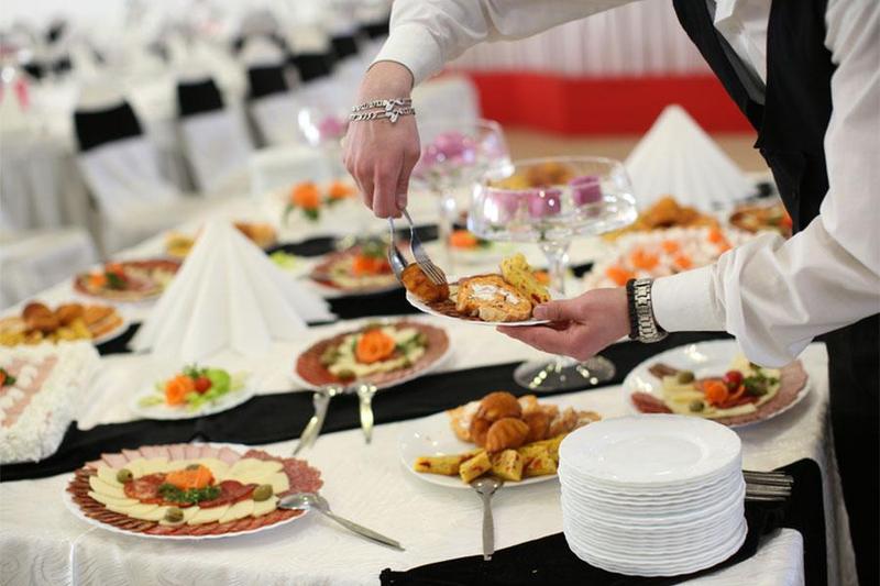 Đặt tiệc buffet tại nhà cần lưu ý những điều gì cần thiết nhất?