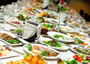 Dịch vụ nấu tiệc buffet tại nhà, cách mà các gia đình hiện đại vẫn thường làm